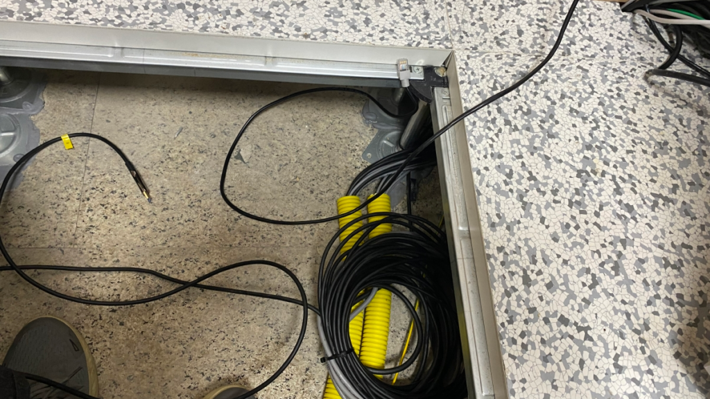 AOC 광 HDMI 관로포설
