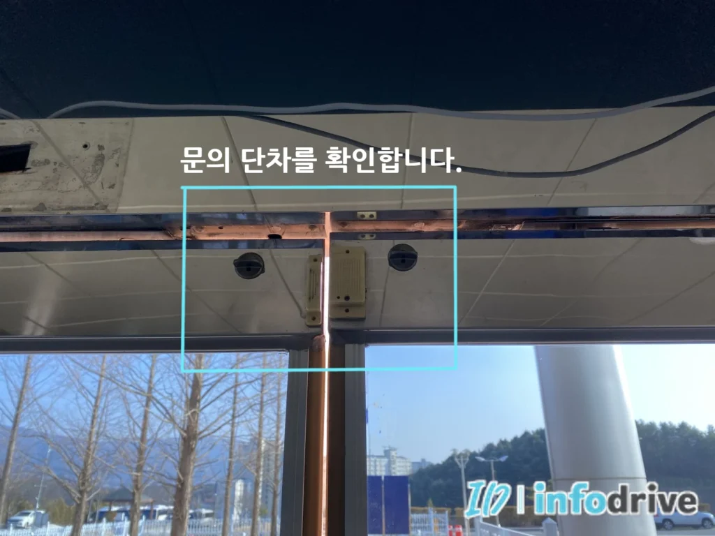 강화유리문 전기 데드볼트 설치 전 확인 위치